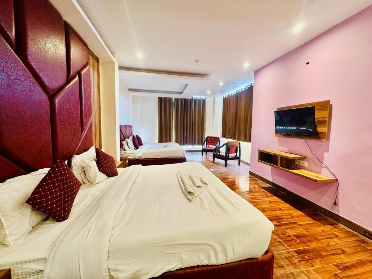 Royal Majestic View Point Lodge มะนาลี ภายนอก รูปภาพ