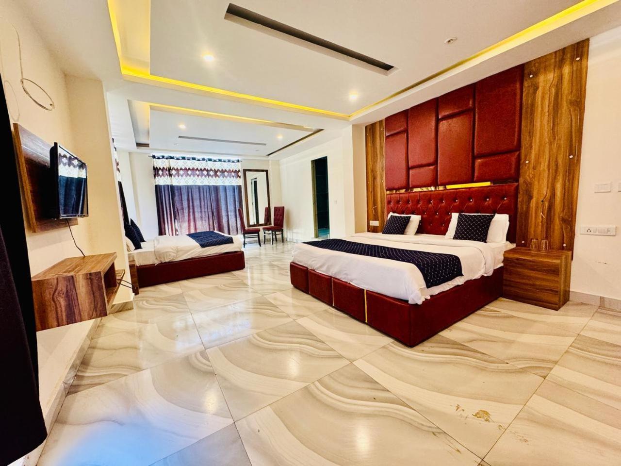 Royal Majestic View Point Lodge มะนาลี ภายนอก รูปภาพ
