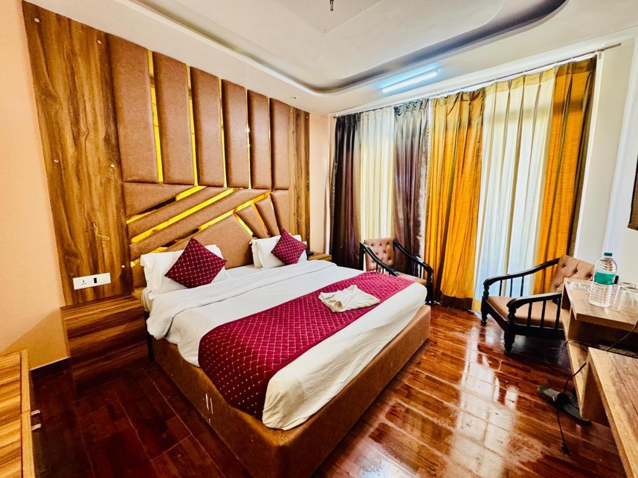 Royal Majestic View Point Lodge มะนาลี ภายนอก รูปภาพ