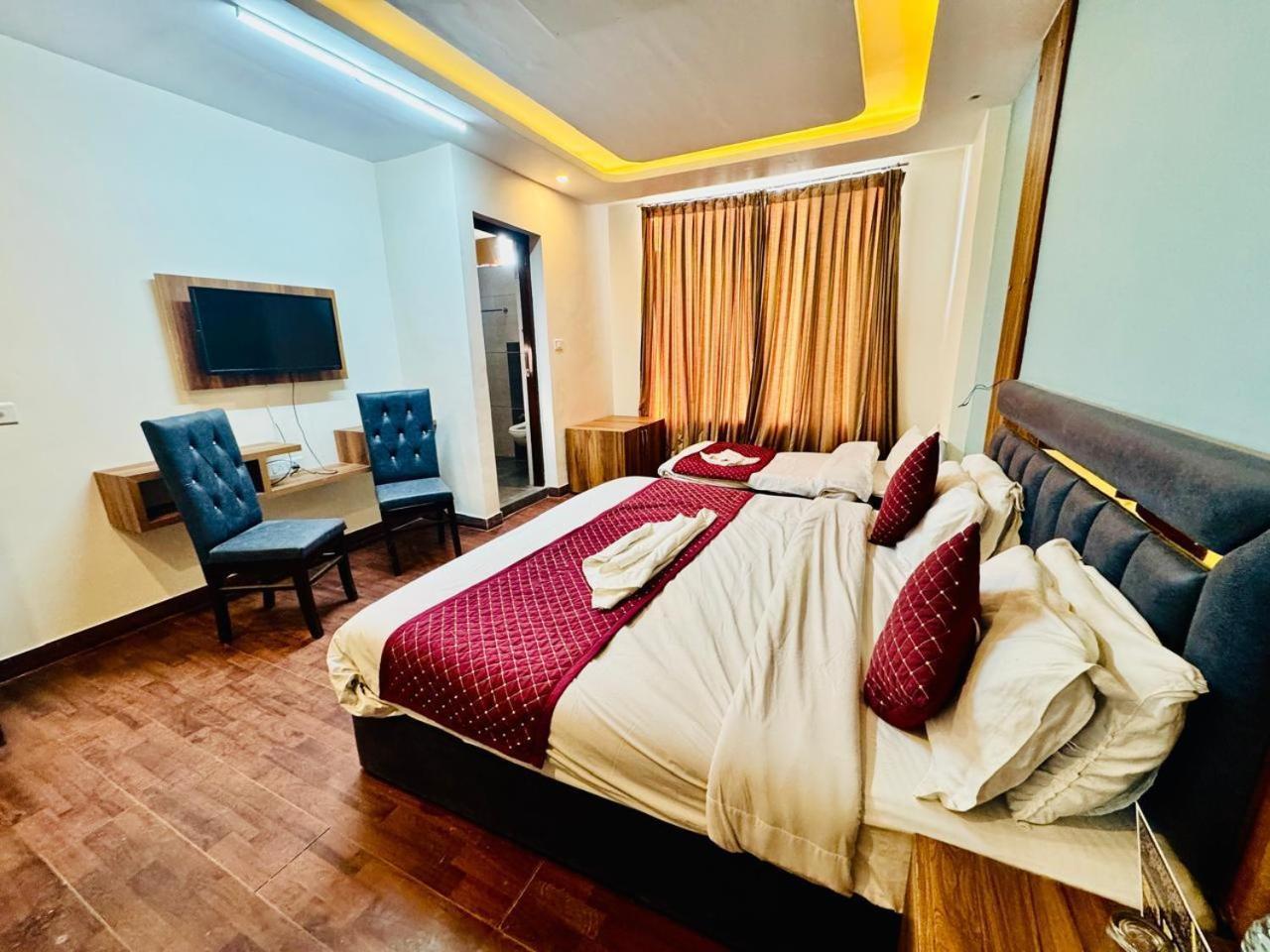 Royal Majestic View Point Lodge มะนาลี ภายนอก รูปภาพ