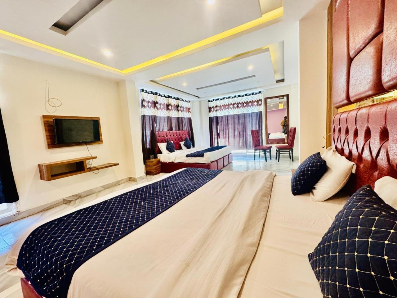 Royal Majestic View Point Lodge มะนาลี ภายนอก รูปภาพ